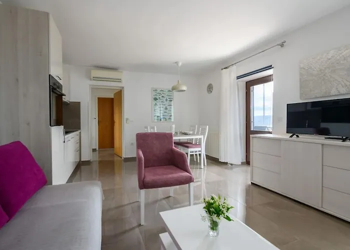 Yasmin By Briskva Апартаменты